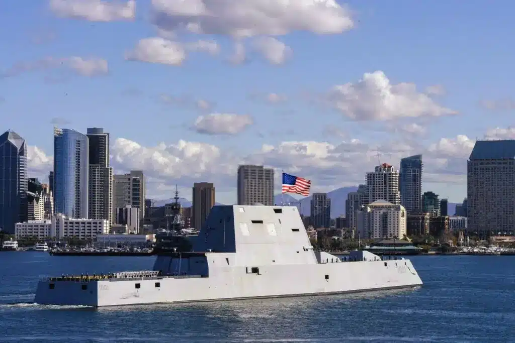Ce bijou high-tech américain a vu son coût multiplié par 2,8 en 16 ans mais il est considéré aujourd’hui comme le meilleur destroyer du monde