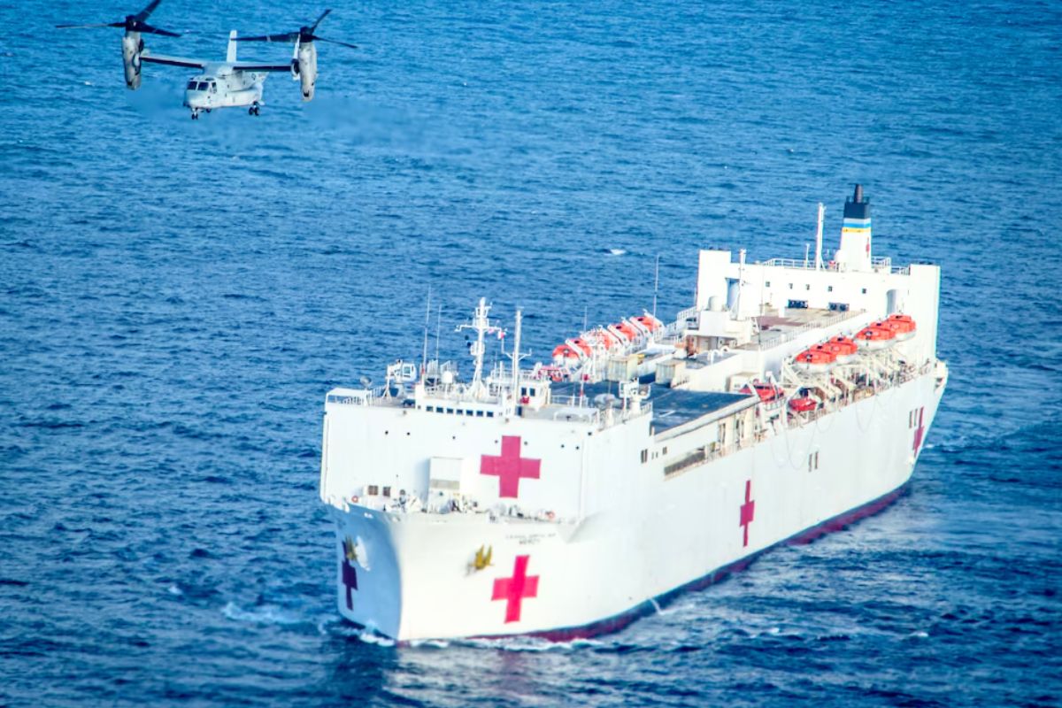 Cet humble navire-hôpital américain est au centre d'une énième source de tensions entre les Etats-Unis et le Groenland